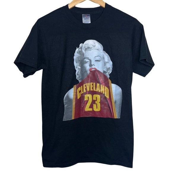 Marilyn Monroe Cleveland Cavaliers LeBron James T-shirt Unisex Size Small - Picture 1 of 5